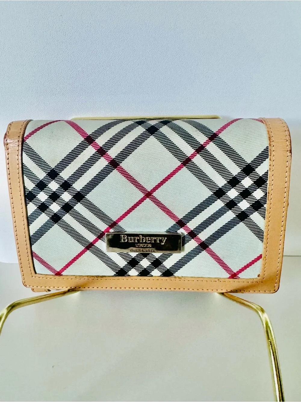 Authentic Burberry Beige Black Red
Check Wallet with Tan Trim Blue Label - Picture 1 of 10